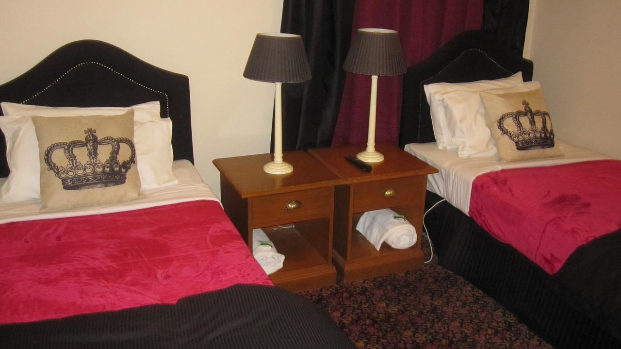 Alexandra Hotel ルーラ エクステリア 写真