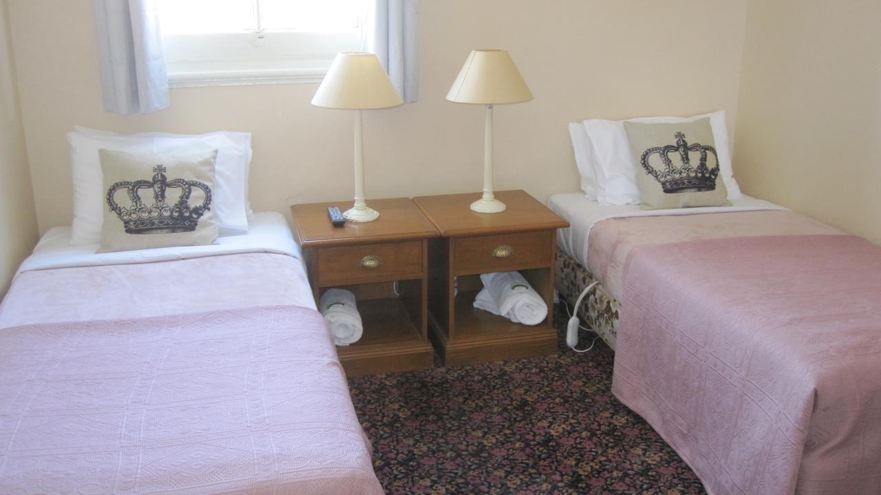 Alexandra Hotel ルーラ エクステリア 写真