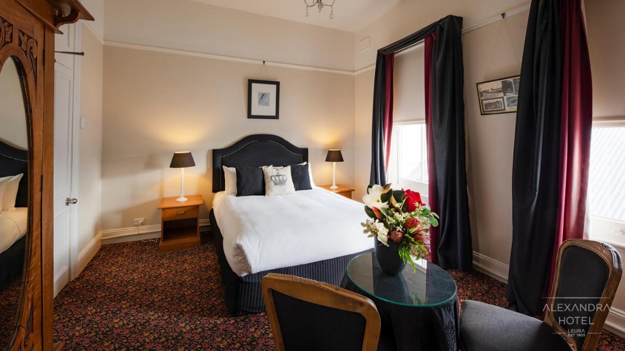 Alexandra Hotel ルーラ エクステリア 写真